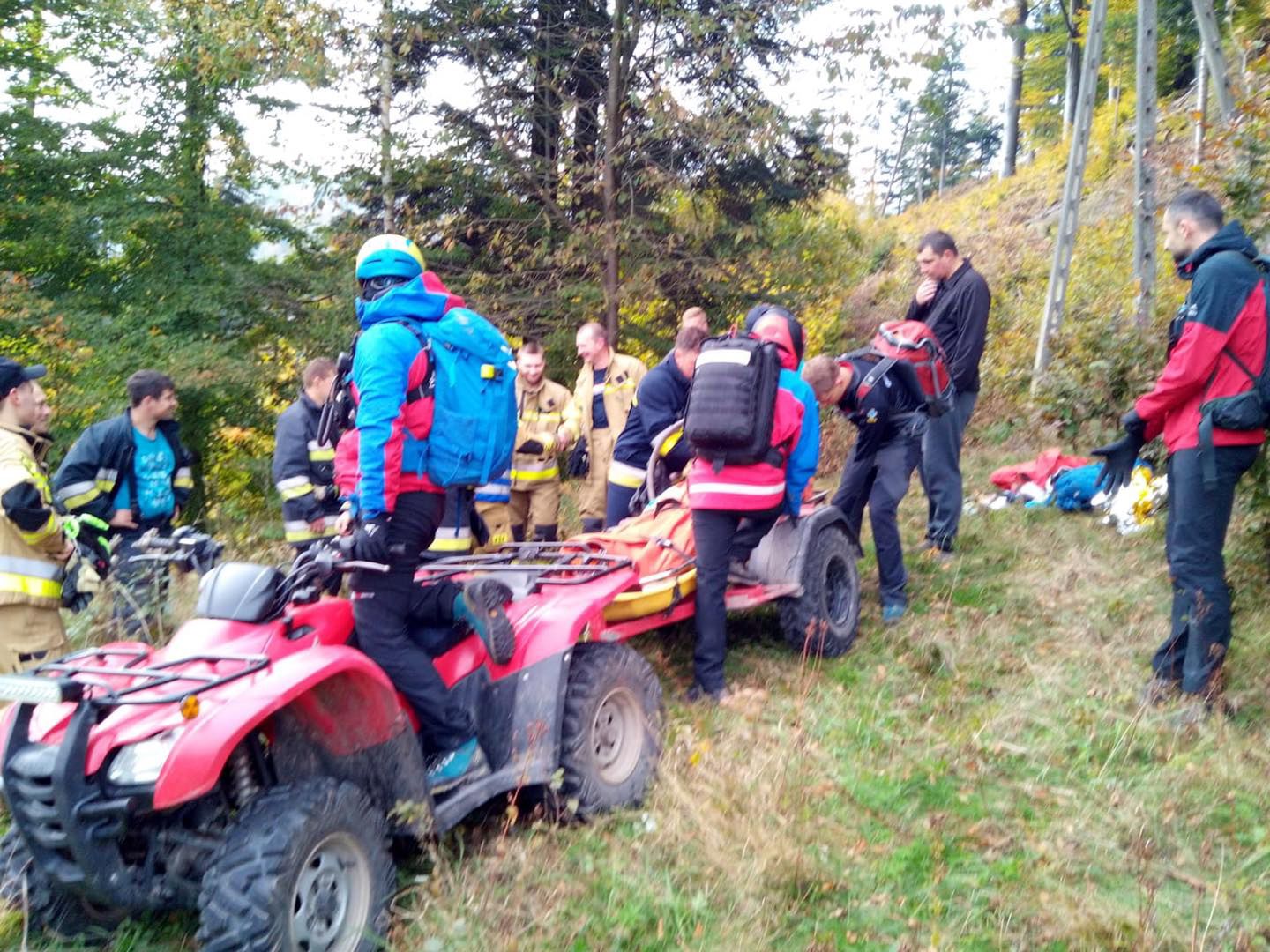 Jeden zgubił buty, drugi nie mógł wrócić z imprezy. GOPR ratował turystów w weekend
