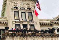 Amerykanie uczcili 100-lecie niepodległości Polski. Biało-czerwona flaga zawisła na gmachu ratusza