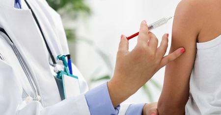 Hormonalny zastrzyk domięśniowy (Depo-Provera)