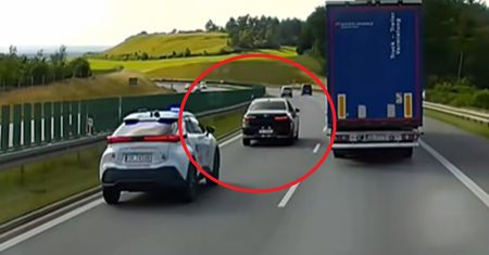 "Karygodne zachowanie" na A4. Kierowca BMW nie przepuścił karetki