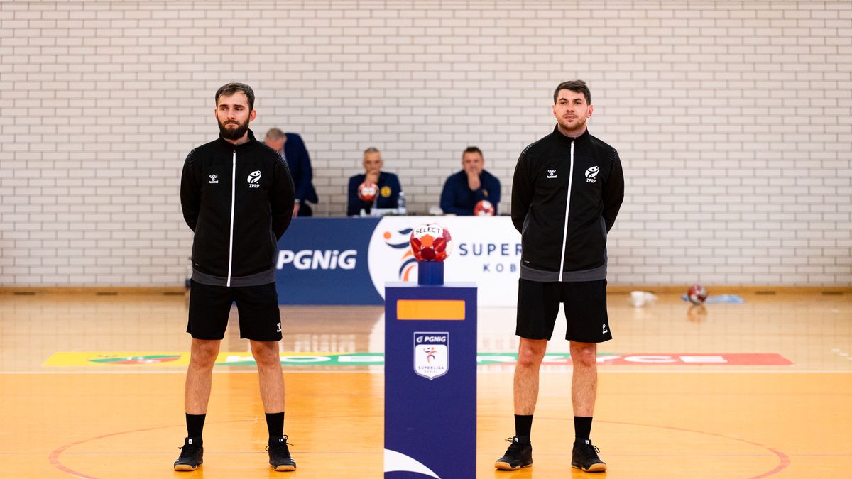 Materiały prasowe / Michał Ciechanowicz / KPR Gminy Kobierzyce / Para sędziowska przed meczem w PGNiG Superlidze Kobiet