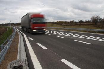 Woj. lubelskie: Ponad 4 mln zł na budowę i modernizację dróg. Kolejne 32 gminy podpisały umowy
