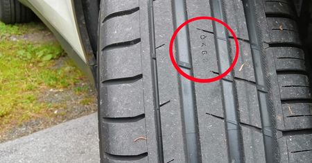 Skręć kierownicę i sprawdź. Jaką cyfrę widzisz na swojej oponie?