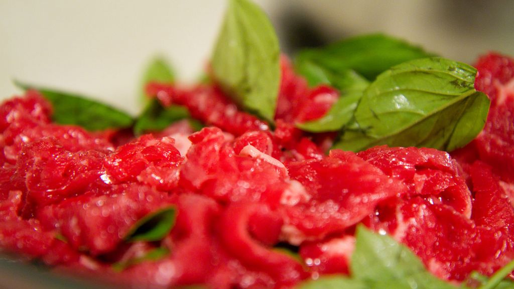 Surowa wołowina (mięso i tłuszcz, II klasa mięsa)