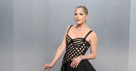 Selma Blair pojawiła się na gali z laską. Aktorka głośno mówi o chorobie