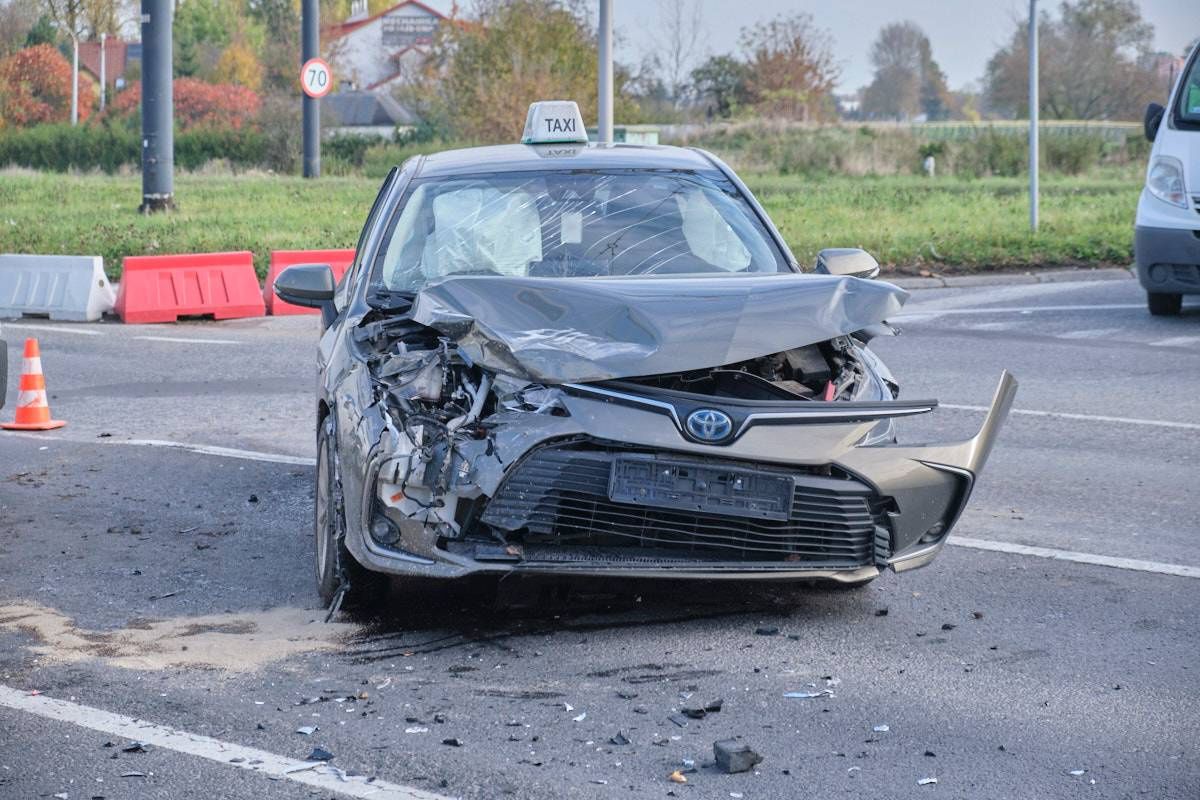 Zderzenie dwóch boltów na skrzyżowaniu al. Unii Lubelskiej z ul. Zamojską