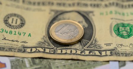 Złoty zmienia kurs po pierwszej turze wyborów