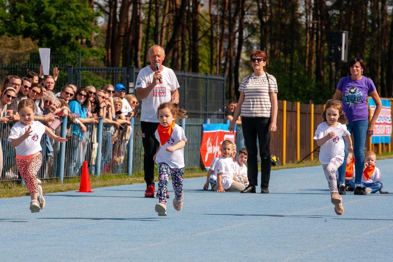 Fordońska Olimpiada Młodzieży. W rywalizacji przedszkolaków i uczniów najważniejsza była wspólna zabawa