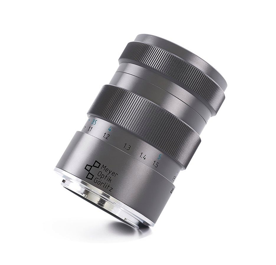 Trochę biżuterii nie zaszkodzi - oto limitowana, złota edycja Trioplan 100mm f/2.8 6