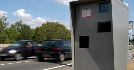 Francja przetestuje dźwiękowe fotoradary. Będą mandaty za głośny wydech