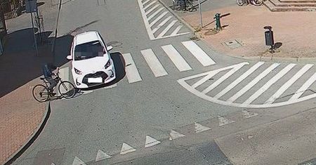 Wjechał rowerem na przejście. Po chwili już leżał