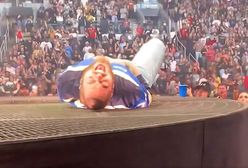 Wypadek na koncercie. Na filmiku gwiazdor wije się z bólu