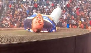 Wypadek na koncercie. Na filmiku gwiazdor wije się z bólu