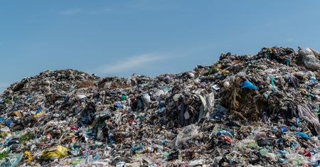 30 ton odpadów na działce w gminie Zadzim. Jest akt oskarżenia