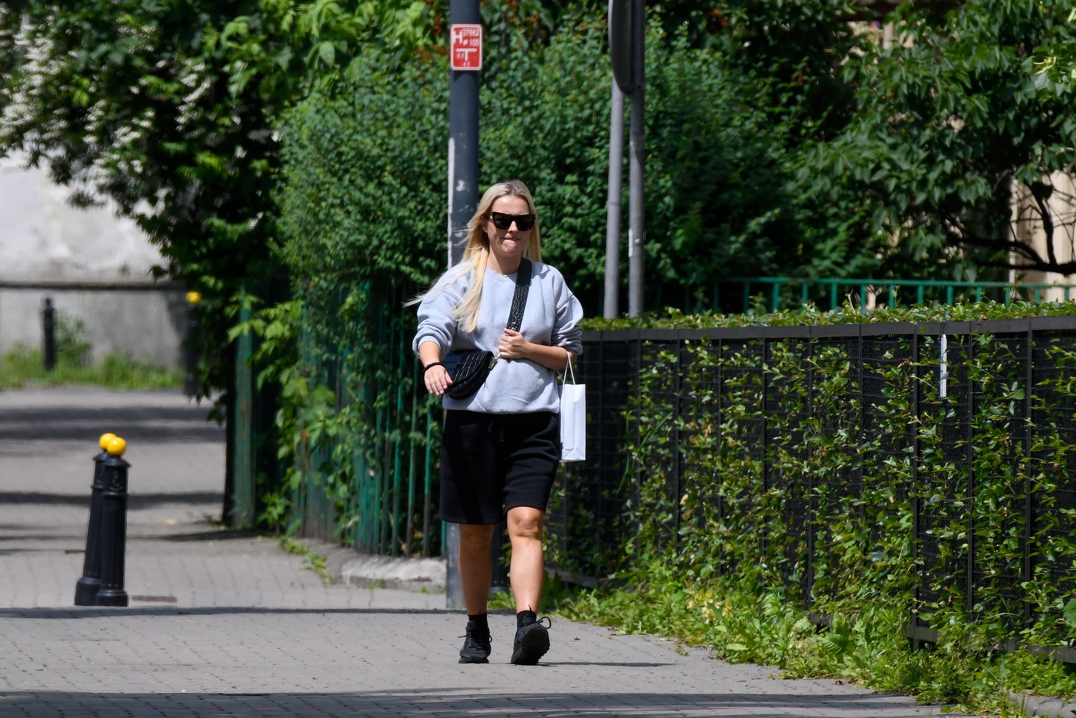 Ciężarna Olga Frycz przyłapana przez paparazzi
