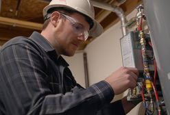 Za te prace biorą nawet 500 zł. Tyle zarabia "złota rączka"