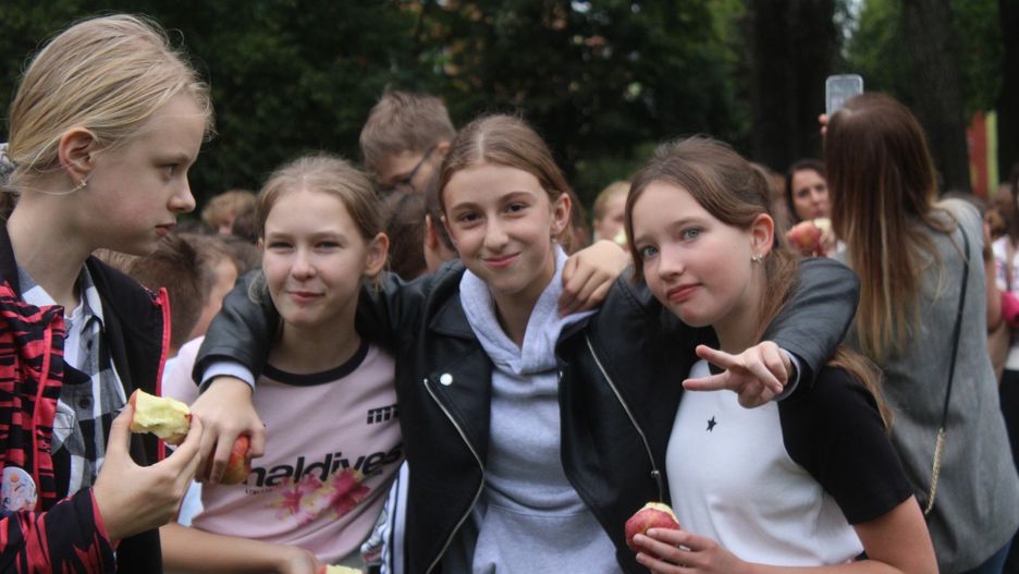 Festiwal Sztuki Jabłka. Bełchatów pobił Rekord Polski w jednoczesnym jedzeniu jabłek!