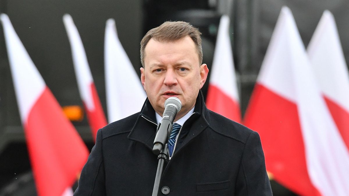 Lublin, 28.01.2023. Wicepremier, minister obrony narodowej Mariusz Błaszczak podczas zaprzysiężenia 68 żołnierzy 2. Lubelskiej Brygady OT � uczestników szkolenia podstawowego w ramach projektu "Ferie z WOT", 28 bm. na terenie 2. Lubelskiej Brygady Obrony Terytorialnej im. mjr. Hieronima Dekutowskiego ps. Zapor w Lublinie. (mr) PAP/Wojtek Jargiło