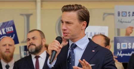 Wybory 2020. Incydent w Toruniu. Zniszczony bus Krzysztofa Bosaka