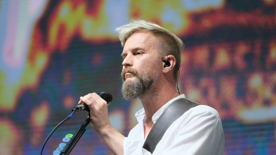 Koncert Tomasza Organka w Parku Wolno?ciFot. Mateusz Grochocki/East News, Warszawa, 24.07.2021. Obchody 77. rocznicy wybuchu Powstania Warszawskiego. Koncert Tomasz Organka "Ocali nas milosc" w Parku Wolnosci.Mateusz Grochocki