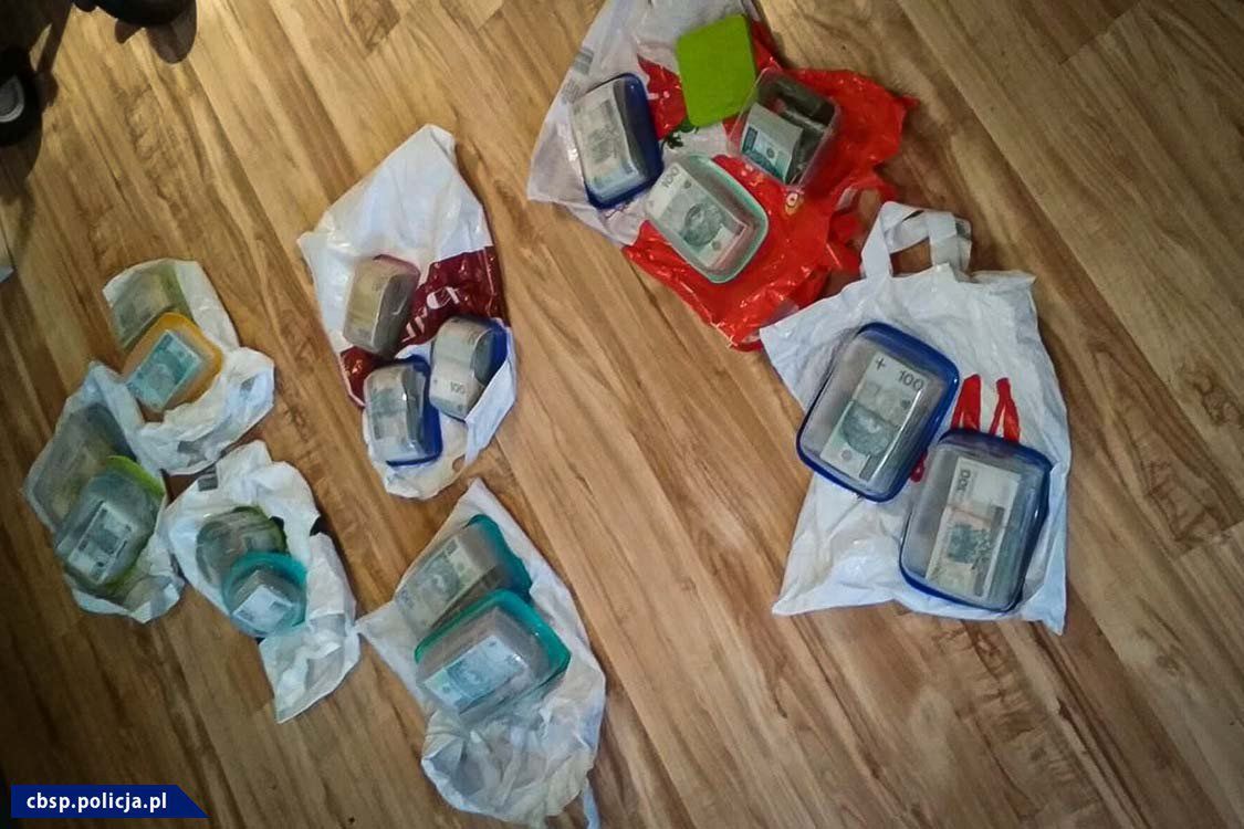 Specgrupa policji przejęła skradzione sejfy i kosztowności
