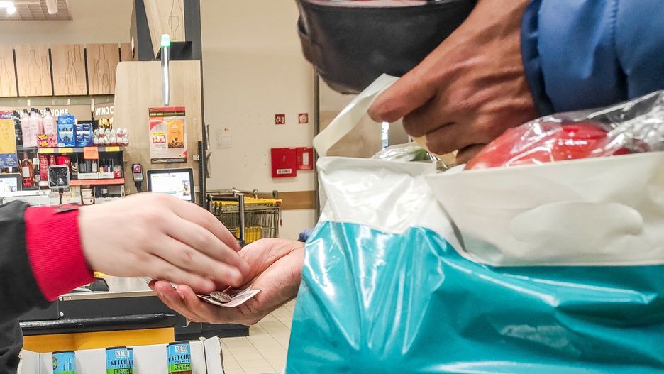Biedronka i Netto wydłużają godziny otwarcia sklepów