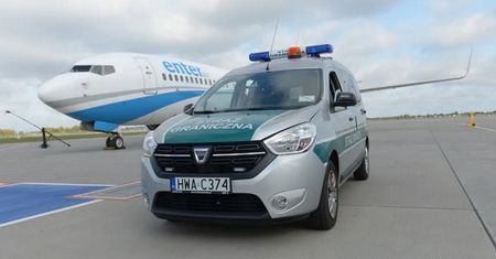 Matka z córką miały lecieć do Kanady. 29-latka zatrzymana na oczach dziecka