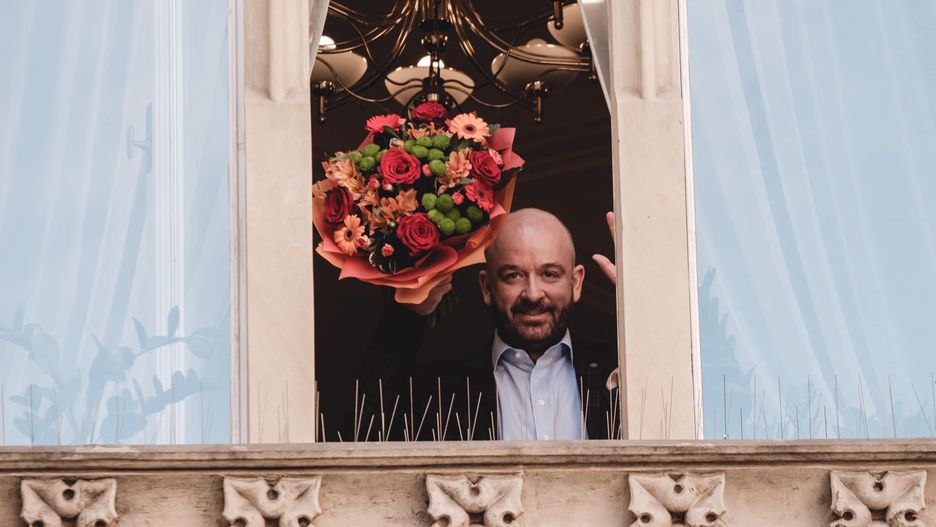 Dzień Matki 2020. Nietypowy pomysł na prezent. We Wrocławiu powstanie laurka z "okna"