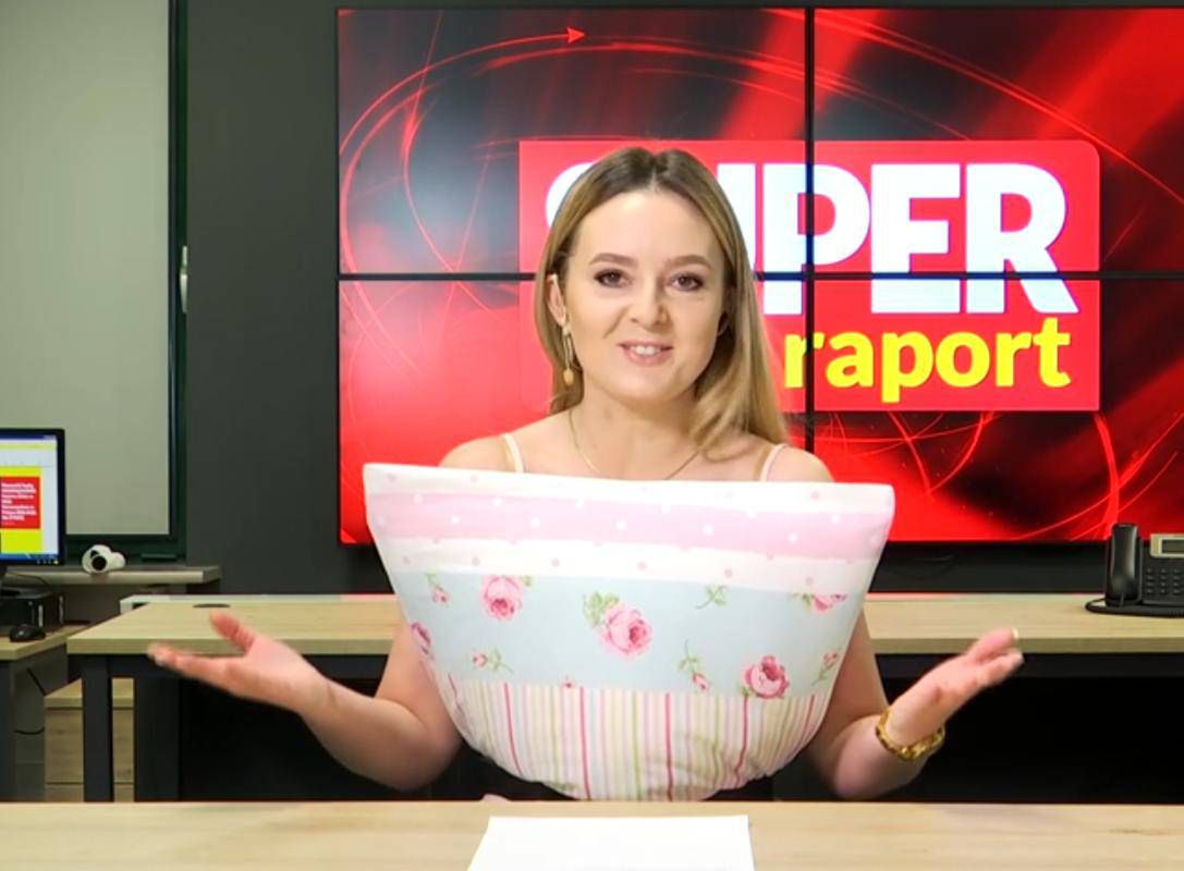 Dziennikarka Monika Tumińska z Super Express w sukience z poduszki w ramach akcji #quarantinepillowchallenge