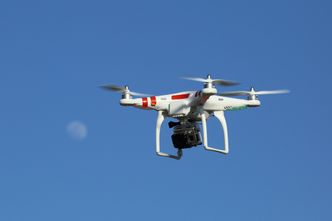 Przesyłki kurierskie. Amazon chce używać dronów do dostarczania paczek