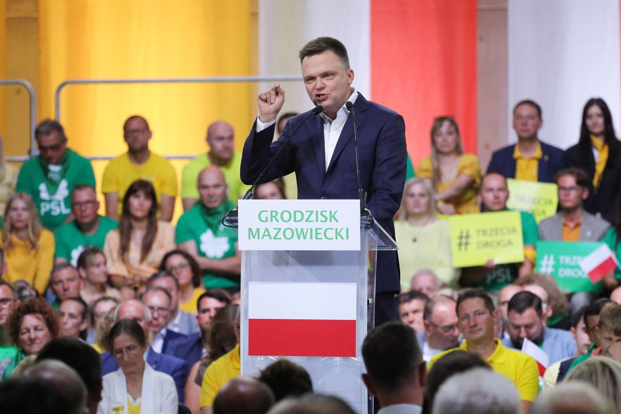 "On myśli, że kobieta to 'dzieckomat'. Wrzucasz 500 zł i wypada dziecko". Hołownia uderzył w Kaczyńskiego