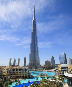 Dubaj. Najwyższy budynek świata w biało-czerwonych barwach