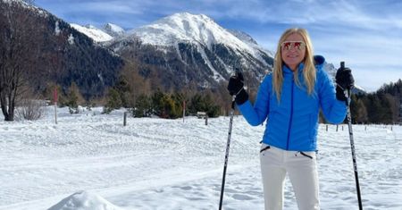 Wysmukła Monika Olejnik na wakacjach. Znajomi: Monia, jesteś zaje***a