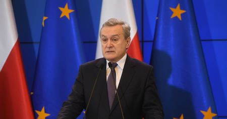 Koronawirus w Polsce. Piotr Gliński: "W tej chwili  nie ma powodów, żeby przełożyć wybory"