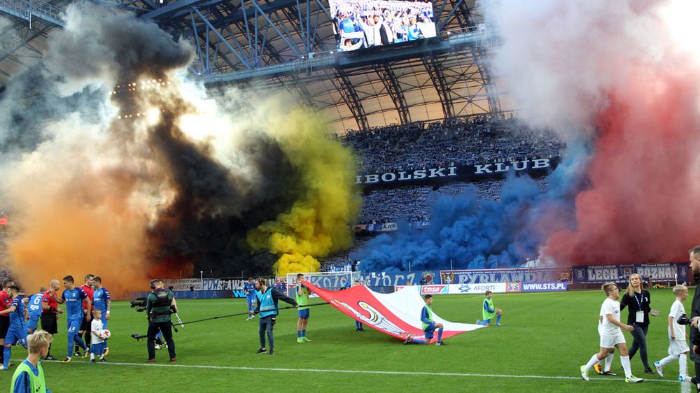 Zdjęcie okładkowe artykułu: WP SportoweFakty / APR / Trybuny stadionu Lecha przed meczem z Legią, 01.10.2017 r.