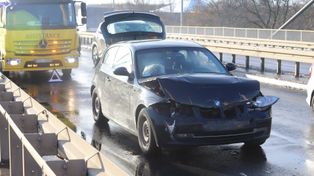 Wrocław: Wypadek trzech samochodów i utrudnienia na moście Milenijnym. Jedna osoba poszkodowana