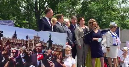 Warszawa. Manifestacja medyków przed Sejmem. O godne warunki pracy i płacy
