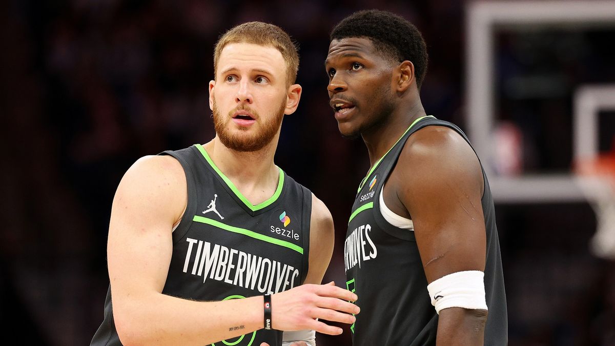 Getty Images / David Berding / Na zdjęciu: Zawodnicy Minnesota Timberwolves.