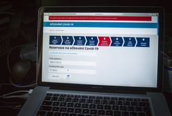 Szczepienia na COVID. Problem Polaków w Czechach