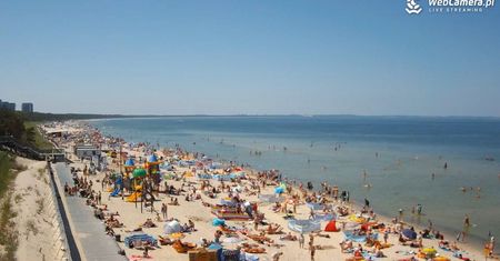 Godzina 13:00. Widok na plażę w Międzyzdrojach