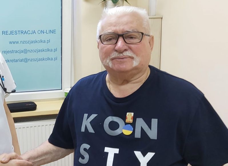 Prezydent Lech Wałęsa daje ''dobry przykład''