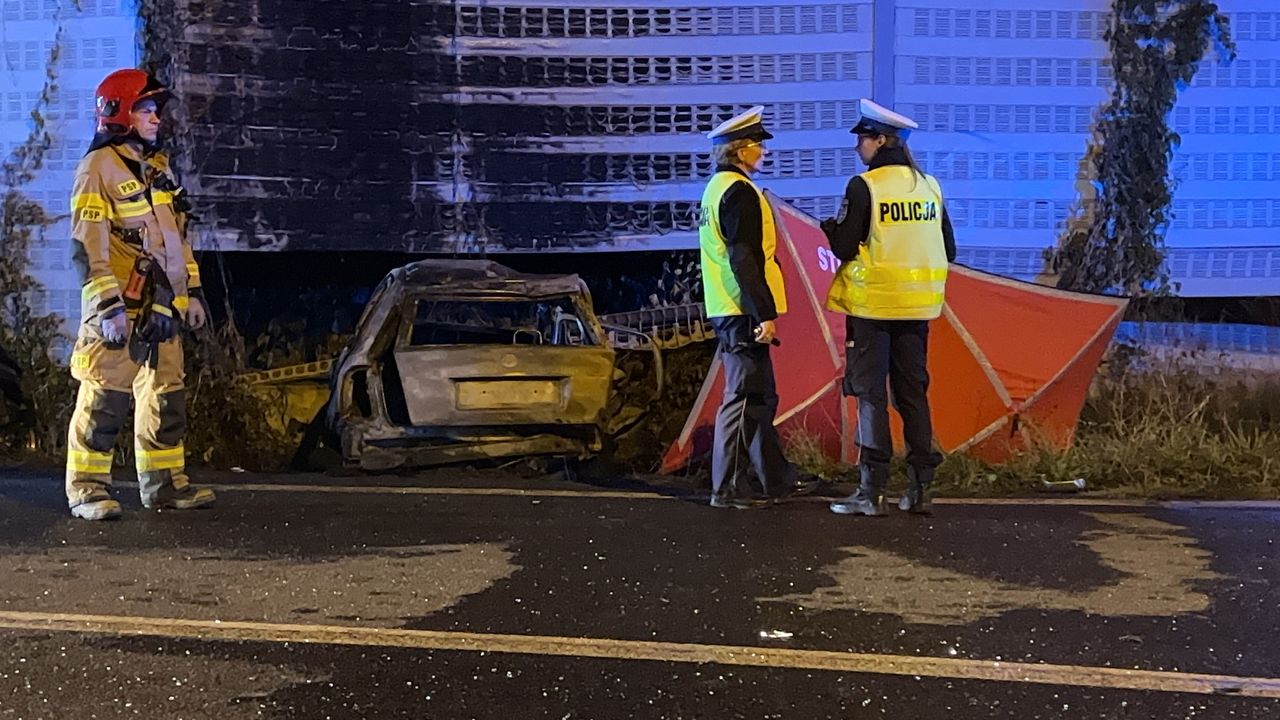 Tragiczny wypadek. Zginęło dwóch młodych ludzi. Ich auto stanęło w płomieniach