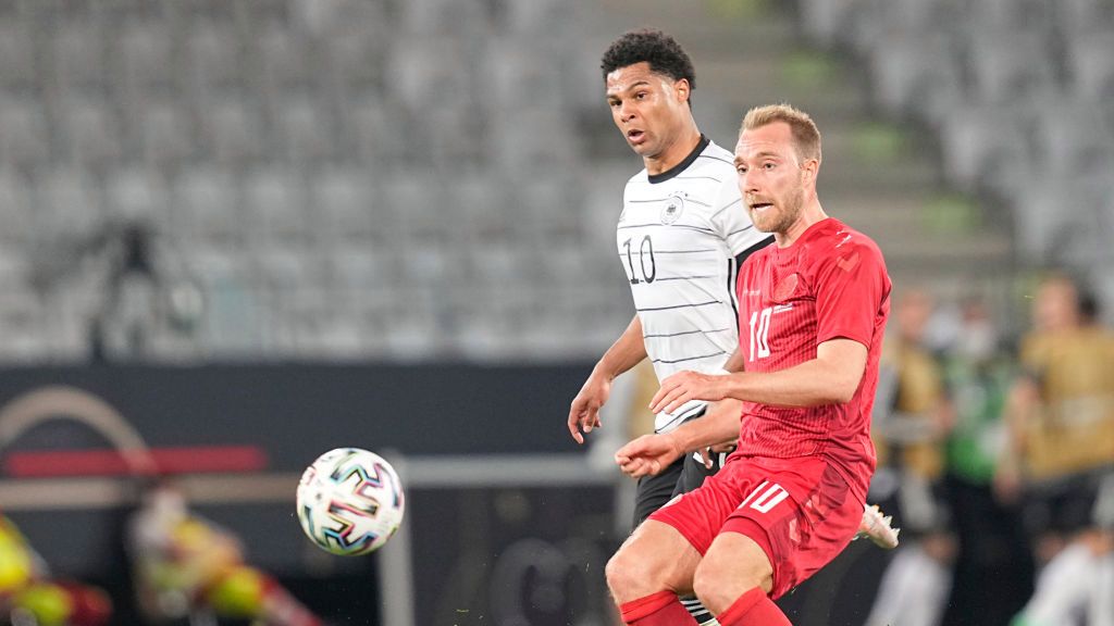 Getty Images / Ulrik Pedersen / Na zdjęciu od lewej: Christian Eriksen oraz Serge Gnabry