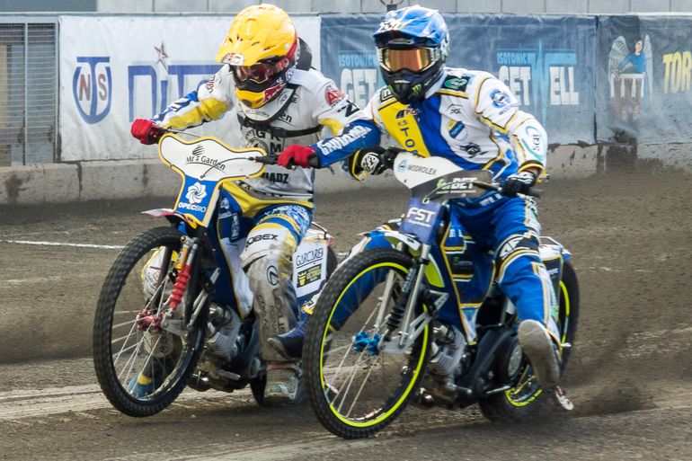 Przemysław Pawlicki i Chris Holder w pięknej walce na łokcie.