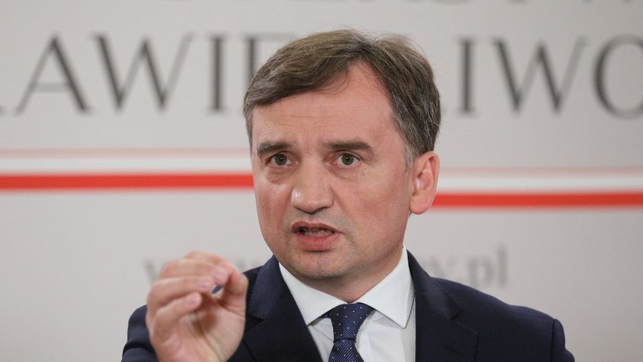 Warszawa, 04.08.2022. Minister sprawiedliwości, prokurator generalny Zbigniew Ziobro podczas konferencji prasowej w siedzibie Ministerstwa Sprawiedliwości w Warszawie, 4 bm. Temat konferencji: "Front obrony przestępców chce zatrzymać reformę Kodeksu Karnego". (sko) PAP/Paweł Supernak