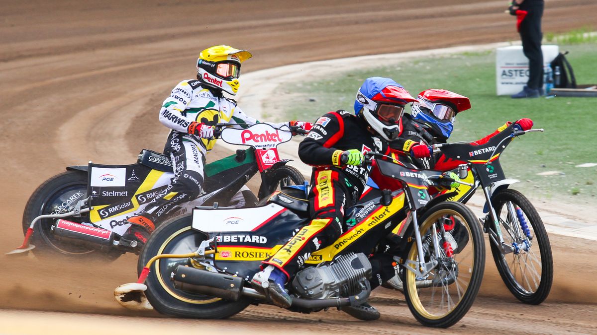 WP SportoweFakty / Katarzyna Łapczyńska / Na zdjęciu wrocławska para: Maksym Drabik, Max Fricke. Za nimi Piotr Protasiewicz