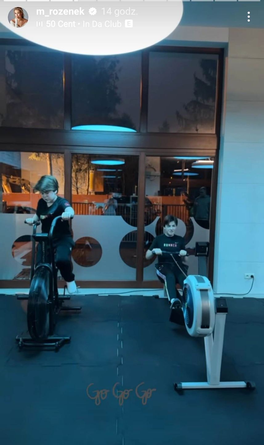 Małgorzata Rozenek z synami na siłowni