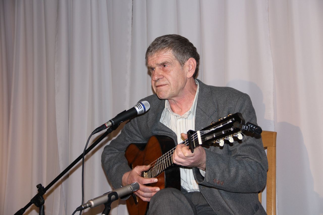 Kunów: Pełna sala na recitalu Lecha Dyblika. Artysta wystąpił z okazji Dnia Seniora