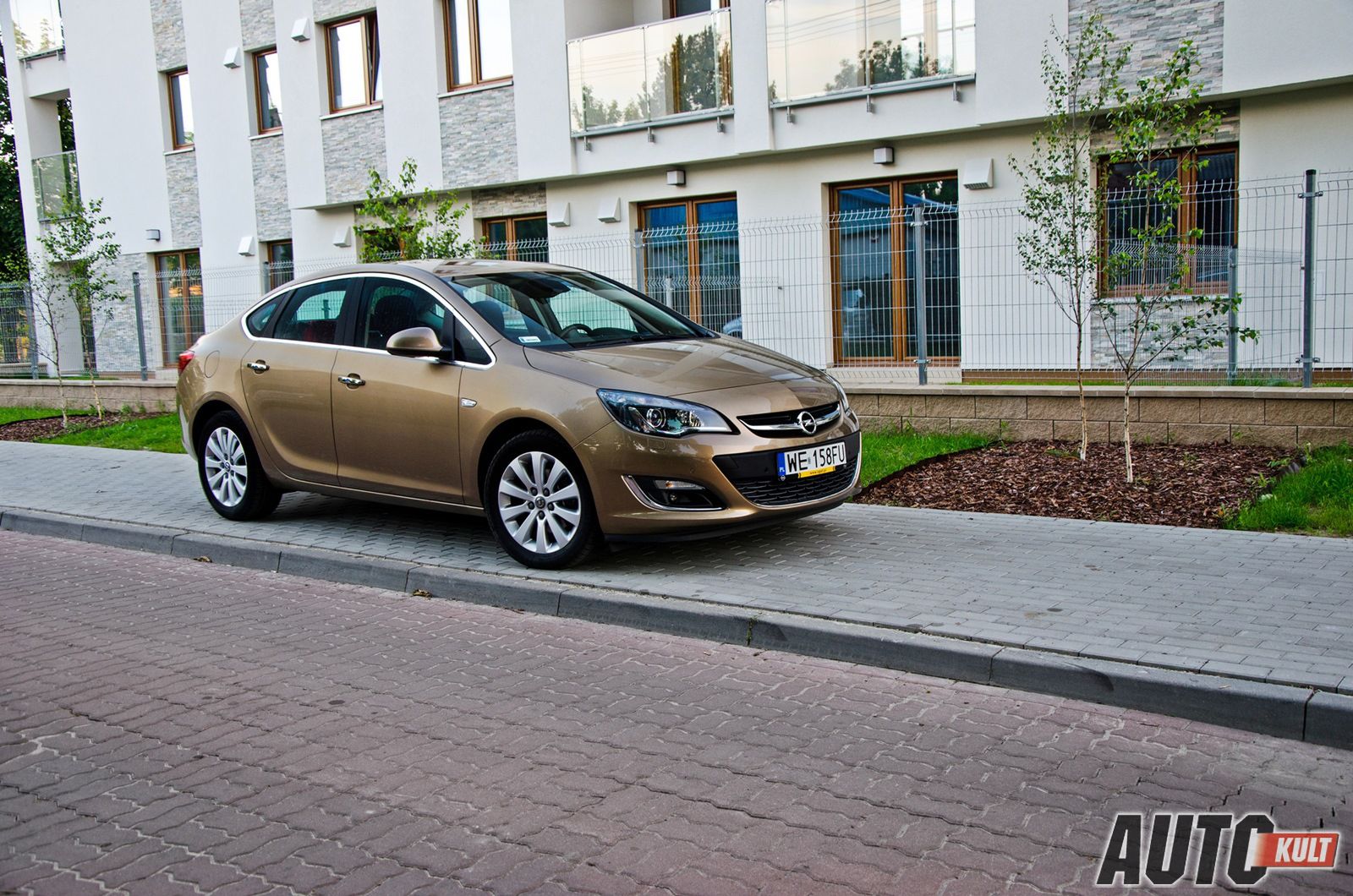 Opel Astra Tourer 1,4 Turbo LPGTEC Enjoy vs. Opel Astra Sedan 1,7 CDTI Business - test [galeria] 21