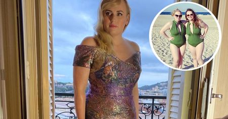 Coraz chudsza Rebel Wilson pokazuje wdzięki w kostiumie kąpielowym